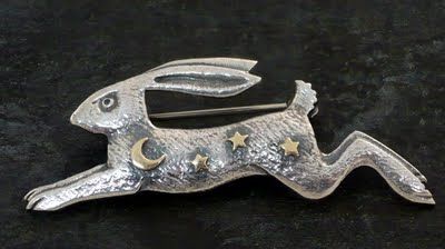 Magical Hare - make in PMC? Running Hare, Rabbit Jewelry, The Worst Witch, Bunny Art, Art Nouveau Jewelry, Window Shopping, Gold Brooches, Metal Clay, Silver Brooch