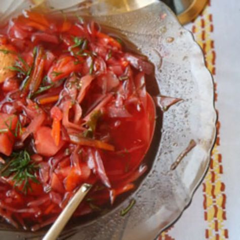 There are as many versions of the Russian beet soup borscht as there are cooks. This one stands alone. Vegetarian Borscht, Borscht Recipe, Healthy Eating Guidelines, Beet Soup, European Cuisine, Chowder Recipes, Salty Snacks, Russian Recipes, Just Cooking