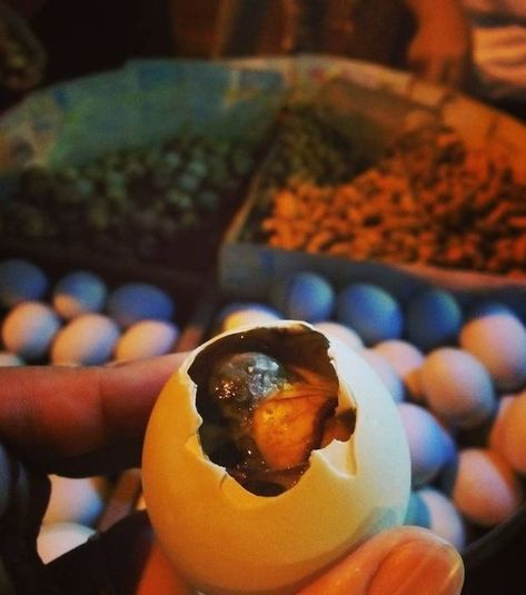 Balut Egg, Filipino Street Food, Duck Eggs, Filipino Food, Food Snapchat, Street Food, At Night, Egg