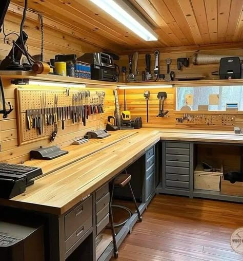 Minimal Garage Design, Basement Workshop Layout, Workshop Lighting Ideas, Small Garage Workshop Layout, Small Workshop Design, Small Woodshop Layout, Woodwork Garage, Small Workshop Organization, Basement Workshop Ideas