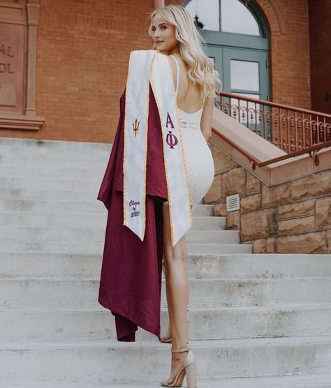 Stairs Graduation Pictures, Stanford Graduation, College Grad Pics, Stair Poses, Poses Graduation, College Grad Photos, Grad Poses, Graduation Pic, College Graduation Pictures Poses