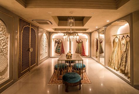 Boutique Shop Interior, Clothing Boutique Decor, Clothing Boutique Interior, Bridal Boutique Interior, Interior Design Indian, Store Shelves Design, Stairs Design Interior, Clothing Store Interior, Clothing Store Design