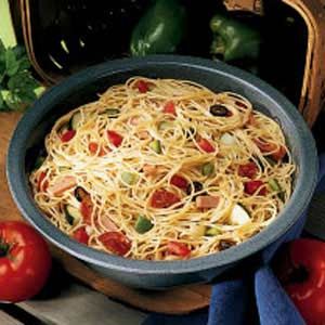 Spaghetti Pasta Salad Pasta Napolitana, Spaghetti Pasta Salad, Vermicelli Salad, Vermicelli Recipes, Vegetable Pasta Salads, Resep Pasta, Spaghetti Salad, Pastas Recipes, Resep Salad