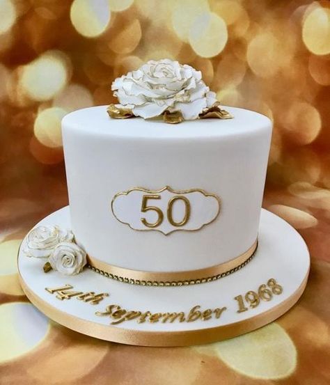 Golden Anniversary by Canoodle Cake Company - http://cakesdecor.com/cakes/317248-golden-anniversary Golden Wedding Anniversary Cake Designs, Golden Wedding Anniversary Cake Ideas, Golden Anniversary Cake Simple, White And Gold Anniversary Cake, 50th Anniversary Cakes Simple, Elegant Anniversary Cakes, 50 Wedding Anniversary Cake, Company Anniversary Cake, 50th Anniversary Cake Ideas