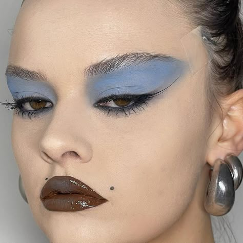 Denim eyelidss 🧊🪩 | Instagram Androgynous Makeup, Avant Garde Makeup, Swag Makeup, Ethereal Makeup, Fairy Makeup, Edgy Makeup, Goth Makeup, Blue Eyeshadow, Eye Makeup Art