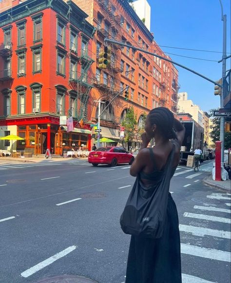 New York Summer Fashion, Naomi Core, Manhattan Upper East Side, Street Style Black, New York Girl, Style Black Dress, New York Summer, Ghost Girl, Nyc Summer