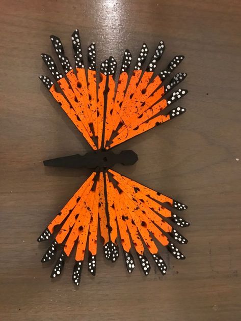 Clothing Pin Crafts, Clothespin Diy Crafts Butterfly, Clothes Pin Wreaths Diy, Clothes Pin Butterfly Craft, Clothes Pin Spring Crafts, Butterfly Clothespin Craft, Close Pin Crafts, Crafts With Clothes Pins, Clothes Pin Decor