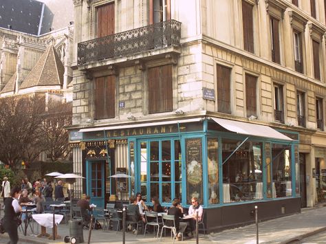 classic Parisian corner cafe Corner Cafe Exterior, Police Men, Modern Vacation Home, Cafe Exterior, Paris Streets, Corner Cafe, Small Hotels, Storefront Signs, Paris Architecture