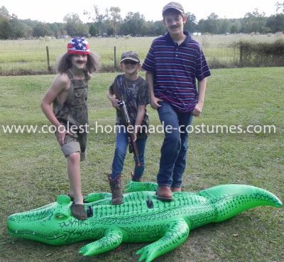 Homemade Swamp People Costume: This Homemade Swamp People Costume is a very simple costume portraying the characters of History Channel's Swamp People, Bruce, Liz & Troy. Most of the 3 People Costumes, Swamp People, Clever Costumes, Homemade Costumes, Funny Costumes, Easy Costumes, Awesome Pictures, Womens Designer Handbags, Family Halloween Costumes