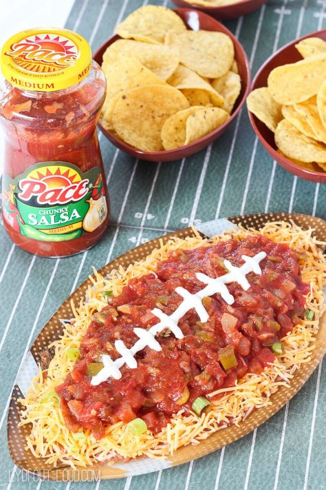 The easiest and most delicious tailgating recipe! Superbowl Desserts, Tailgate Recipes, Football Appetizers, Football Party Foods, Bowl Party Food, Football Snacks, Football Party Food, Football Theme, Tailgating Recipes