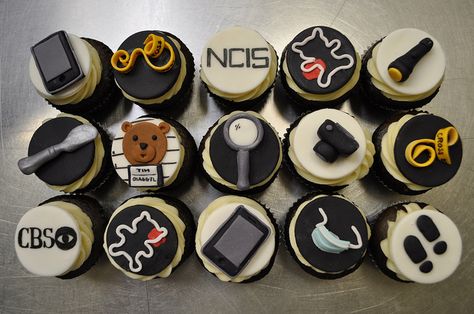 NCIS Cupcakes by jdesmeules (Blue Cupcake) - how cute are these?!?! Tony And Ziva, Actors Birthday, Ncis New, Blue Cupcakes, Graduation Cap Decoration, Sweet 16 Parties, Ncis, Best Tv Shows, Cake Cookies