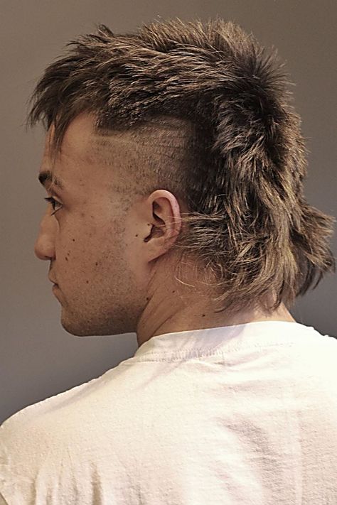 Euro Haircut Men, Mullet Shaved Sides Men, Edgy Haircuts Men, Shaved Mullet, Mullet Shaved Sides, Mullet Hairstyle Mens Straight Hair, Skater Mullet, 2022 Haircut, Mullet Fade