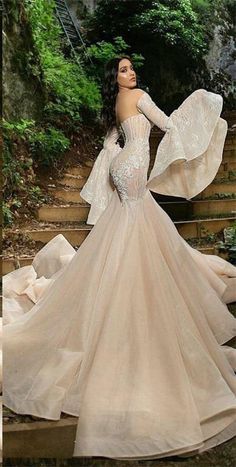 Statement Wedding Dress, Wedding Dresses With Long Sleeves, Mermaid Wedding Dress With Sleeves, Queen Wedding Dress, Dresses With Long Sleeves, Train Vintage, Glam Wedding Dress, Bride Dress Simple, Fairy Tale Wedding Dress