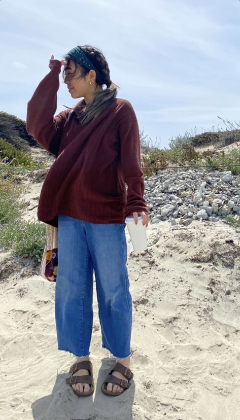 Granola Dress Outfit, Outdoorsy Style Women Outfits, Oregon Beach Outfit, Lululemon On The Fly Pant Outfit, Surfer Winter Outfits, Granola Mom Outfits, Synchilla Outfit, Comfy Granola Outfits, Salty Granola Outfits