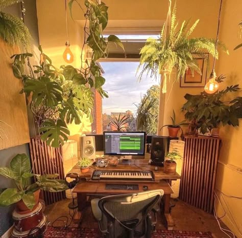 Music Studio Aesthetic, Studio Room Ideas, Music Studio Design, Home Studio Desk, Music Studio Decor, Music Room Design, Home Recording Studio Setup, Recording Studio Setup, Home Studio Ideas