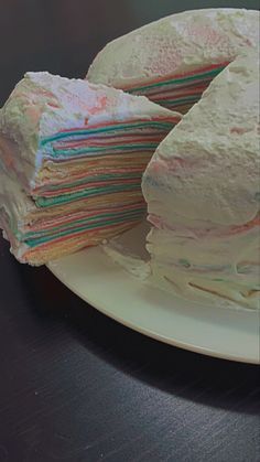 Crepe Cake Korean, Aesthetic Crepe Cake, Korean Crepe Cake, Crepe Birthday Cake, Crepe Cake Aesthetic, Cakes Rainbow, Foods For Abs, Korean Cafe, Crepe Cakes