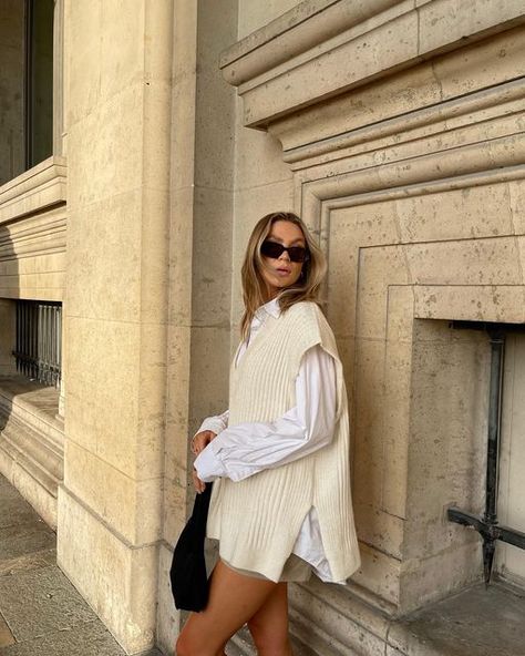 Oversized Vest Outfit, Hm Outfits, Knit Vest Outfit, Sweater Vest Outfit, Oversized White Shirt, Knit Sweater Outfit, Oversized Vest, Minimal Street Style, Knitted Vest