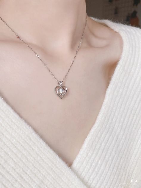 Kalung Aesthetic Korea, Assesories Aesthetic, Diamond Necklace Aesthetic, Kalung Couple, Colares Aesthetic, Kalung Aesthetic, Neck Aesthetic, Aesthetic Pendant, Jewellery Images