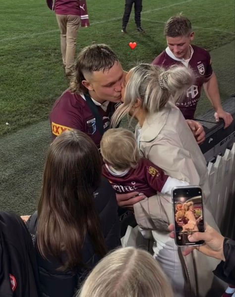 Rugby Wife Aesthetic, Womens Rugby Aesthetic, Rugby Boyfriend, Rugby Girlfriend, Netball And Rugby Couple, Rugby Wag, Wag Football Wife, Gf Aesthetic, Dream Bf