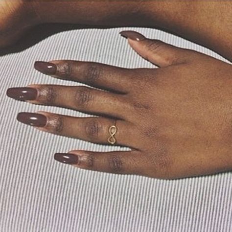 Justine Skye Nails, Best Color Nails For Brown Skin, Color Nails For Brown Skin, Best Color Nails, Almond Nails Dark Skin, Brown Nails On Black Women, Airbrush Brown Nails, Long Brown Nails, Justine Skye Brown Braids