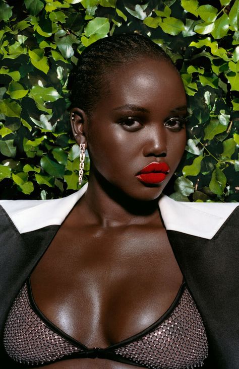 The Singular Staying Power of a Red Lip — Vogue Glitter Red Lips, Simple Red Makeup, Black Hair Red Lipstick, Bulgari Earrings, Glam Studio, Adut Akech, Valentino Beauty, Single Season, Dolce Gabbana Jacket