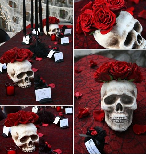 classic-red-and-black-halloween-ideas Cobweb Table, Skull Centerpiece, Uhyggelig Halloween, Halloween Decor Diy, Halloween Themed Wedding, Skull Wedding, Goth Wedding, Dark Wedding, Halloween Snacks