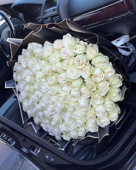 100 White Roses Bouquet, White Roses Bouquet Gift, White Rose Bouquet Aesthetic, Big White Roses Bouquet, Large White Rose Bouquet, Luxury Bouquet, White Rose Bouquet, Luxury Flower Bouquets, Birthday Bouquet