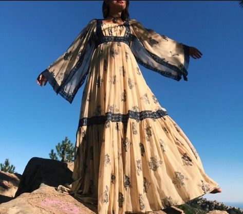 Modern Bohemian Style, Vintage Gunne Sax Dress, Sax Dress, 70s Inspired Fashion, Gunne Sax Dress, Downtown Outfits, Muslim Fashion Hijab Outfits, Old Fashion Dresses, Boho Beauty