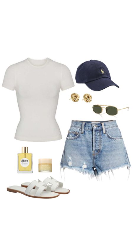 Vacation Outfits Jean Shorts, Street Summer Outfits For Women, Sandals And Shorts Outfit, Outfits With Sandals And Jeans, Going Out Crop Tops, Rich Outfits, 2024 Fits, Vacation Fits, Jean Short Outfits