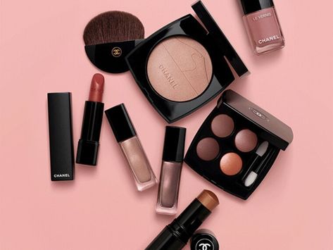 Hi Darlings, in today's post Julia and I are going to chat about the NEW Chanel Desert Dream Collection. Koleksi Makeup, Ysl Makeup, Chanel Cosmetics, Bath & Body Works, Alat Makeup, Desert Dream, Ysl Beauty, Elf Makeup, Chanel Beauty