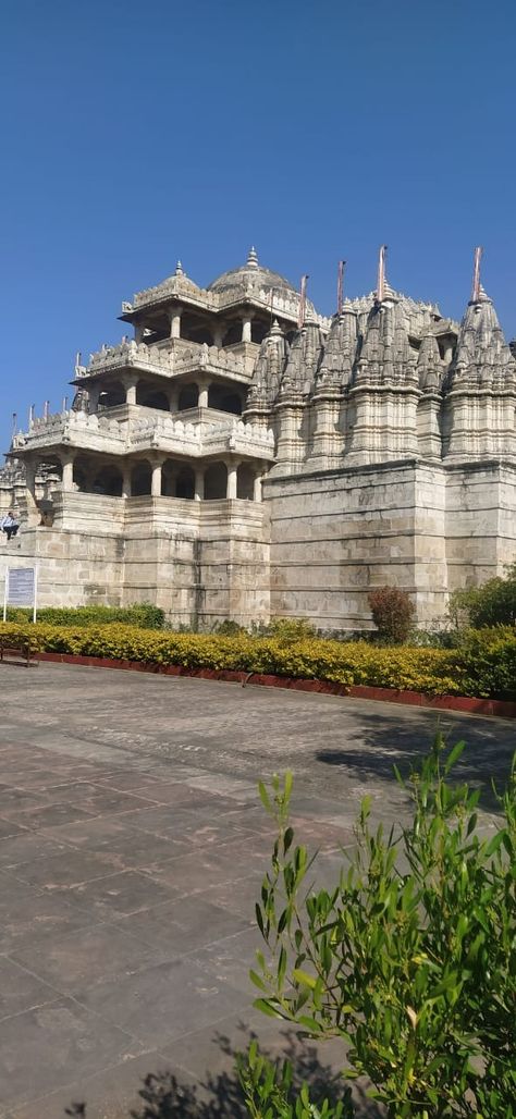 ➡️Do you want to travel this place too❓
➡️And what are you waiting for...😘
➡️Plan and Organize your trips🌍
➡️For much more information contact me immediately 📞📱
➡️And don't forget to follow me 👆🏻 Pali Rajasthan, Ranakpur Jain Temple, India Bucket List, Jain Temple, Moon Photography, 15th Century, Business Person, The Temple, Bucket List