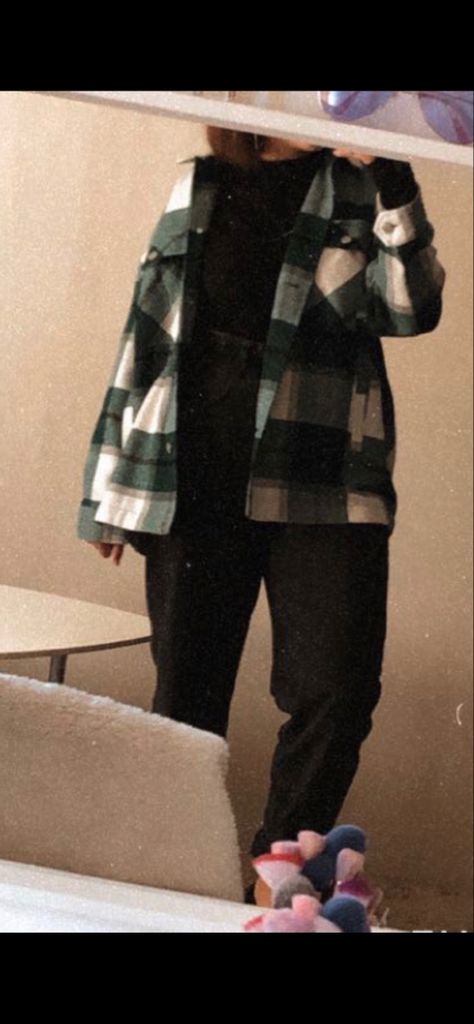 Over Sized Flannel Outfit, Green Flannel Outfit, Checked Shirt Outfit, Autumn Flannel, Flannel Outfits Fall, Black Check Shirt, Flannel Outfit, Flannel Coat, Flannel Outfits