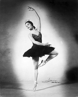 Alicia Alonso Prima Ballerina Assoluta. In her prime Maria Tallchief, Latina Magazine, Isadora Duncan, Ballet Russe, Anna Pavlova, Prima Ballerina, Ballet Theater, Ballet Costumes, Dance Art