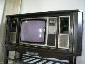 Jy Color Television, My L, Tv Vintage, 80s Tv, Tv Sets, Old Radios, Box Tv, Old Tv, Blue Leaves