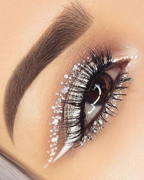 White Eyeliner Looks, White Eye Makeup, White Eyeliner Makeup, Competition Makeup, Silver Eyeliner, 4th Of July Makeup, Black And White Makeup, Silver Eye Makeup, Angel Makeup