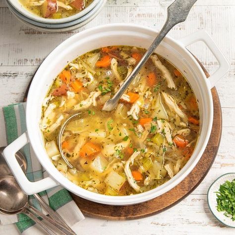 Chicken Rice Soup, Chicken Soup Recipe, Chicken And Cabbage, Cooking Chicken To Shred, Soup Diet, Chowder Recipes, Rice Soup, Cabbage Soup, Chicken Soup Recipes