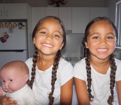 Adorable twin sisters Twins And Older Sister, Twins Girl, Twin Blonde Sisters, Twin Babies Girls, Toddler Biting, Twin Baby Girls Black, Mixed Baby With Blue Eyes, Interracial Babies, Cute Mixed Babies