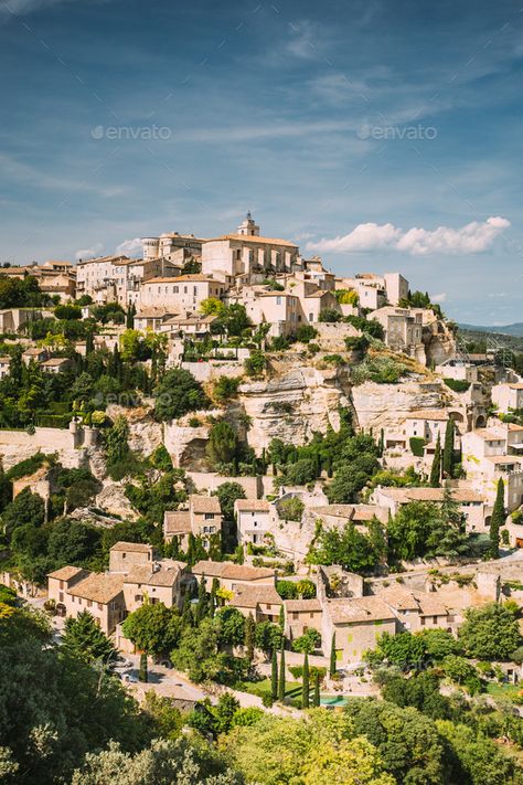 France Landscape, France Country, Farm Village, An American In Paris, Italian Village, Graphics Layout, Scenic View, Las Vegas Trip, Beaux Villages