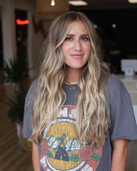 Surfer Girl Hairstyle, Blonde Surfer Girl, Surfer Girl Hair, Hair Specialist, Surfer Girl Style, Fashion 2024, Mermaid Hair, Surfer Girl, Girl Hair