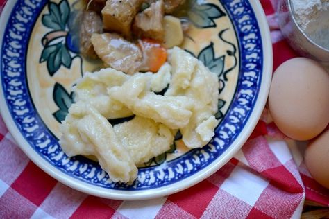 Drop Noodles, Ukraine Recipes, Diy Noodles, Hungarian Dishes, Polish Soup, Polish Dumplings, Polish Recipe, Polish Foods, Noodle Pasta