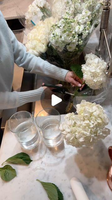 to have + to host on Instagram: "Blooming simplicity: A touch of elegance with an easy DIY floral arrangement, where each vase holds the beauty of one type of pristine white flower - hydrangeas, stock & roses. #floralmagic #diyflowers #simpleflowers #floralclass #flowerschool" Casual Centerpieces, Hydrangea Centerpiece Diy, White Hydrangea Centerpieces, Flowers In Glass Vase, White Flower Centerpieces, Hydrangea Centerpiece, Rose Centerpieces, Flower School, Floral Arrangements Diy