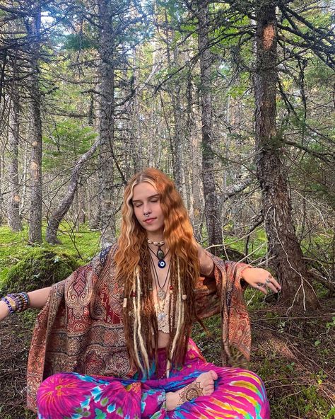 Spiritual Outfits, Hippie Fits, Hippie Living, Silly Clothes, Spiritual Clothing, Hippie Lifestyle, Earthy Outfits, Hippie Life, Hippie Style Clothing