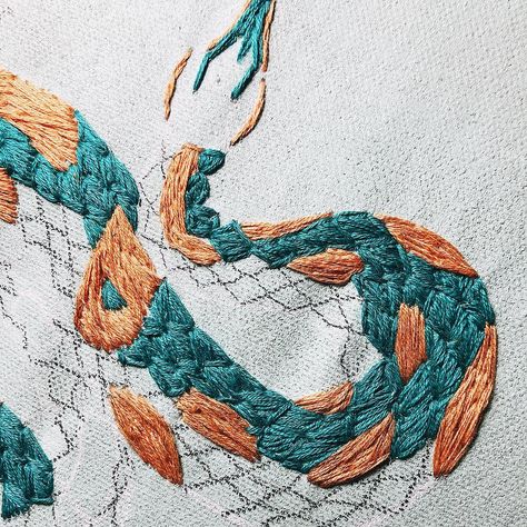 detail shot of this sneaky snake. // 🐍 Snake Moodboard, Macbeth Costumes, Embroidered Snake, Snake Embroidery, Beginner Sketches, Ib Art, Textiles Artwork, Flower Pot Crafts, Visible Mending