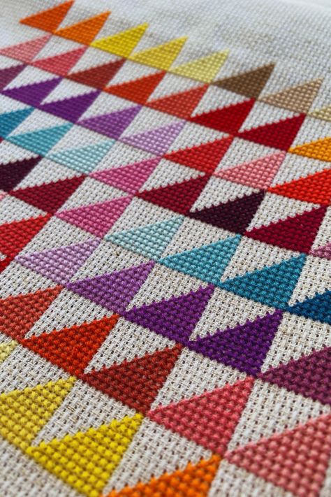 Colorful Cross Stitch Patterns, Colourful Cross Stitch, Free Cross Stitch Charts, Cross Stitch Geometric, Cross Stitch Pillow, Pola Sulam, Cross Stitch Borders, Needlepoint Patterns, Modern Cross Stitch Patterns