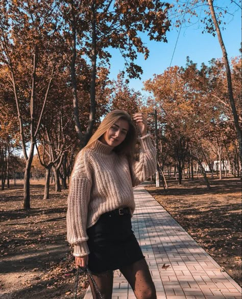 Autumn Selfie, Party In The Woods, Sweater And Jeans Outfit, Sweater And Jeans, Jeans And Ankle Boots, Fantasy Photography, Cozy Scarf, Classic Sweater, Fall Photoshoot