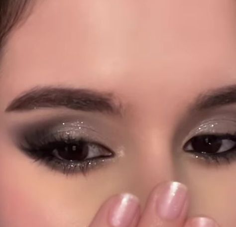 Prom Makeup Inspo Black Dress, Dark Silver Eye Makeup, Black Eyeshadow With Glitter, Smokey Eye Silver Glitter, Black Grey Eyeshadow, Makeup Looks Glitter Eyeshadow, Prom Black Dress Makeup, Brown Silver Eye Makeup, Black Sparkly Eyeshadow