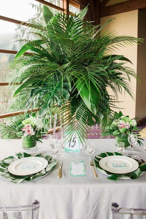 Tropical Wedding Centerpieces, Tropical Centerpieces, Tropical Interiors, Tropical Wedding Decor, Tropical House Design, Tropical Wedding Flowers, Fiesta Tropical, Tropical Home Decor, Tropical House