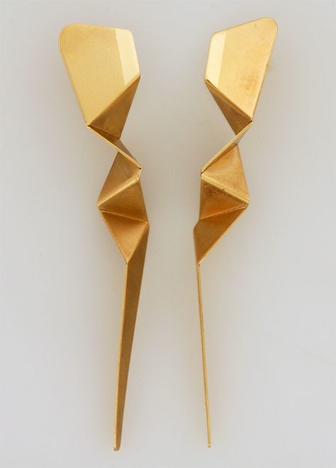 Origami is the art of paper folding.  It’s name derives from Japanese words “ori” (“folding”) and kami (“paper”). In this case, we folded goldFrom the award-winning Origami Collection are 14KT yellow gold folded gold origami earrings, copyrighted original by Nora Hattman-Michaels.    #origami #earrings #awardwinning #origamiearrings #yellow  #gemologist #weaerableart #japanese #foldingart #jewelery #jewellery #hautejoaillarie #finejewelery #jewelerydesigners #jeweleryaddict #designerjewelery Japanese Jewelry Design, Origami Accessories, Origami Collection, Origami Jewellery, Geometric Jewellery, Fold Forming, 2024 Jewelry, Origami Earrings, Cruise Fashion