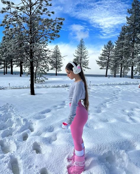 Winter Wonderland Outfit, Cabin Outfit, Ski Trip Outfit, Pictures Winter, Ny Outfits, Snow Pictures, Cold Weather Outfit, Winter Fashion Outfits Casual, Snow Outfit