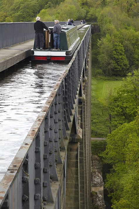 Find the perfect canal boat holiday for you Canal Boat Narrowboat, Canal Boat Art, Narrowboat Interiors, Canal Barge, Dutch Barge, Lakefront Living, Canal Boat, Houseboat, River Boat